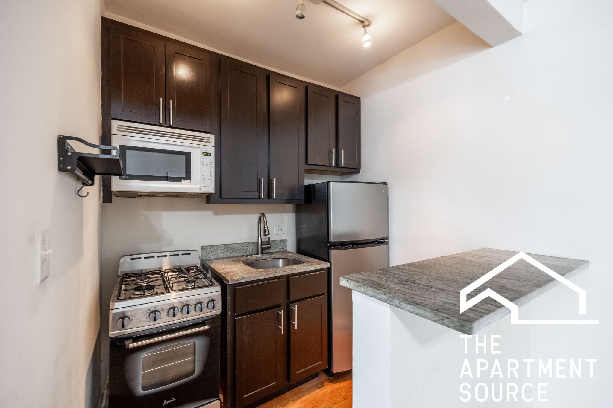 Building Photo - 4616 N Paulina St