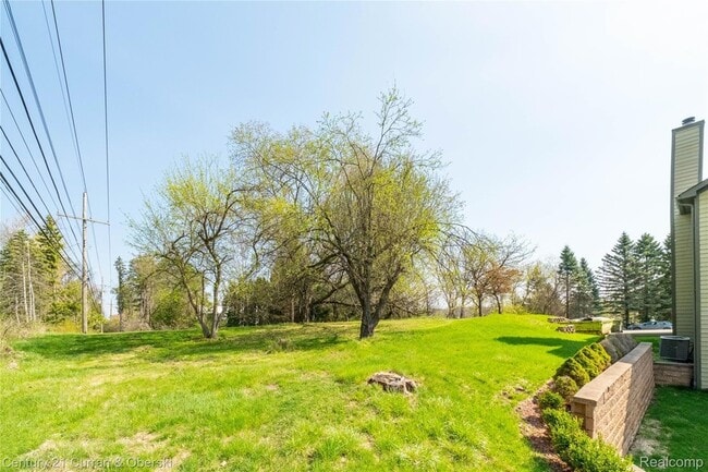 Building Photo - 1083 N Livernois Rd