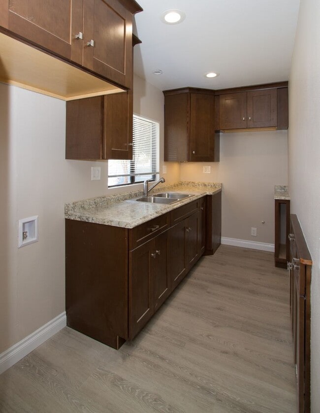 Building Photo - 2 Bedroom, 1 Bath with view of the Bay in ...