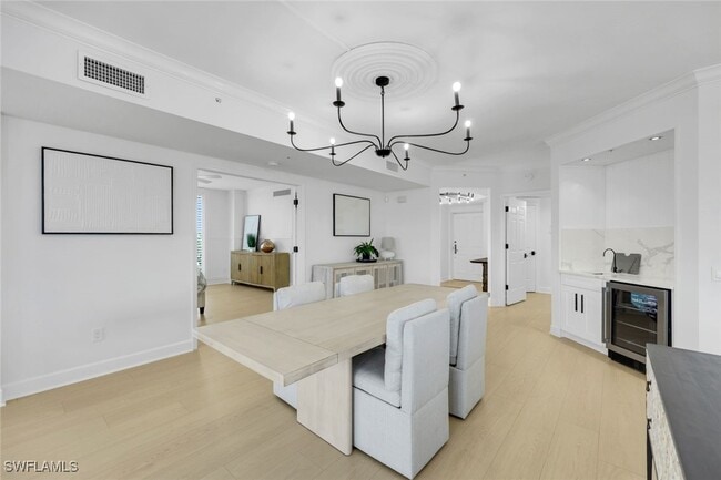 Building Photo - 8720 Bay Colony Dr
