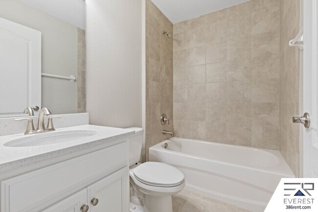 Building Photo - FULLY FENCED, LIKE NEW 4/3/2 ON A QUIET CUL-DE-SAC