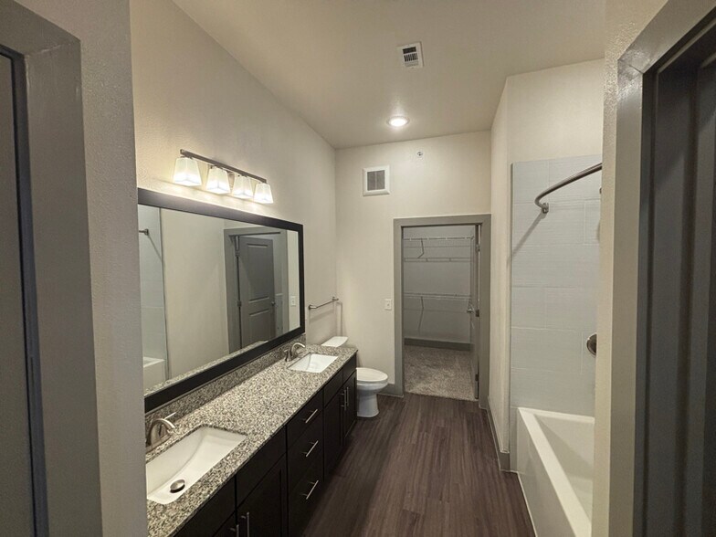 Building Photo - 1050 Wittenburg