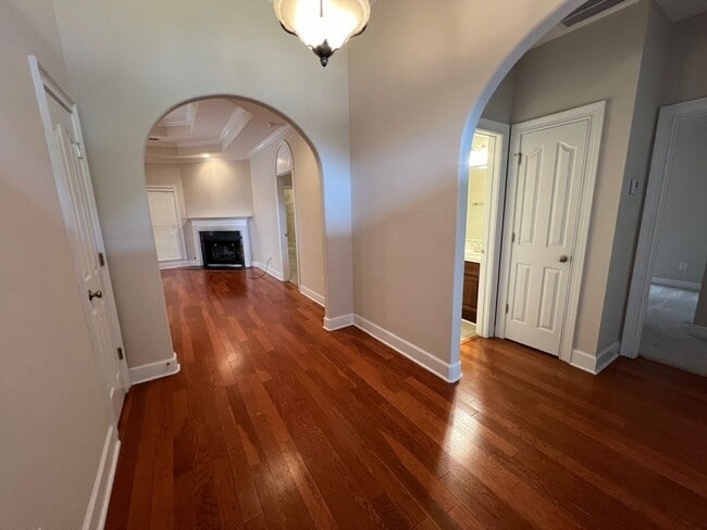 Building Photo - 714 Berry Ln