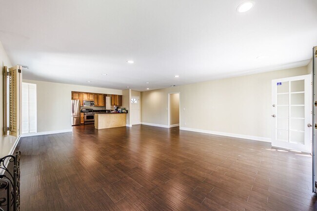 Building Photo - Beautifully Renovated 3-Bedroom Home in Pr...