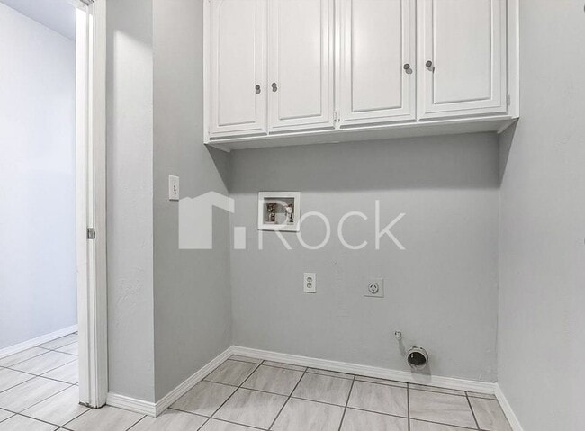 Building Photo - 12508 High Meadow Dr