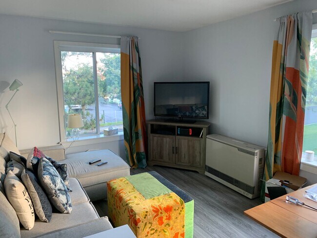Building Photo - Sunny 2BR Condo in Knightville