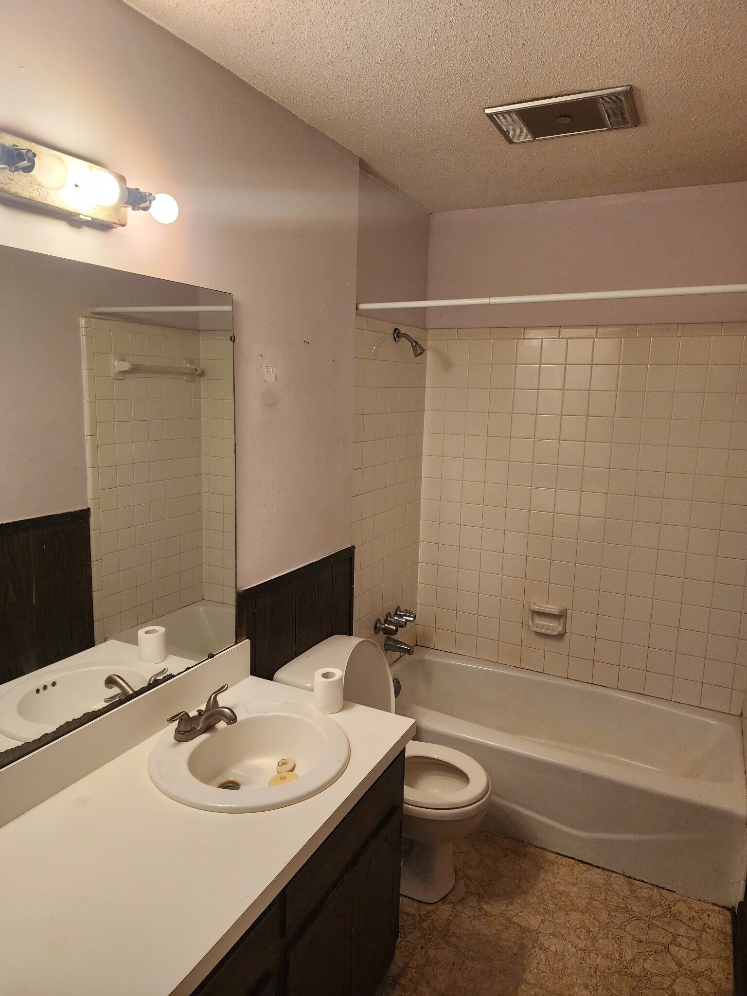 Building Photo - 2306 Dorchester Dr