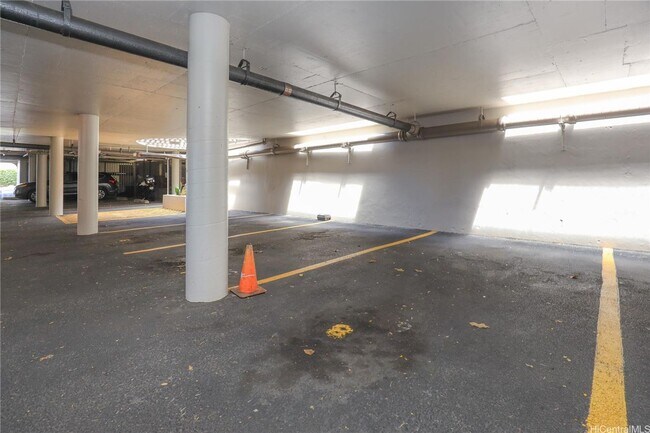 Building Photo - Nice and cozy studio with a washer dryer in unit.
