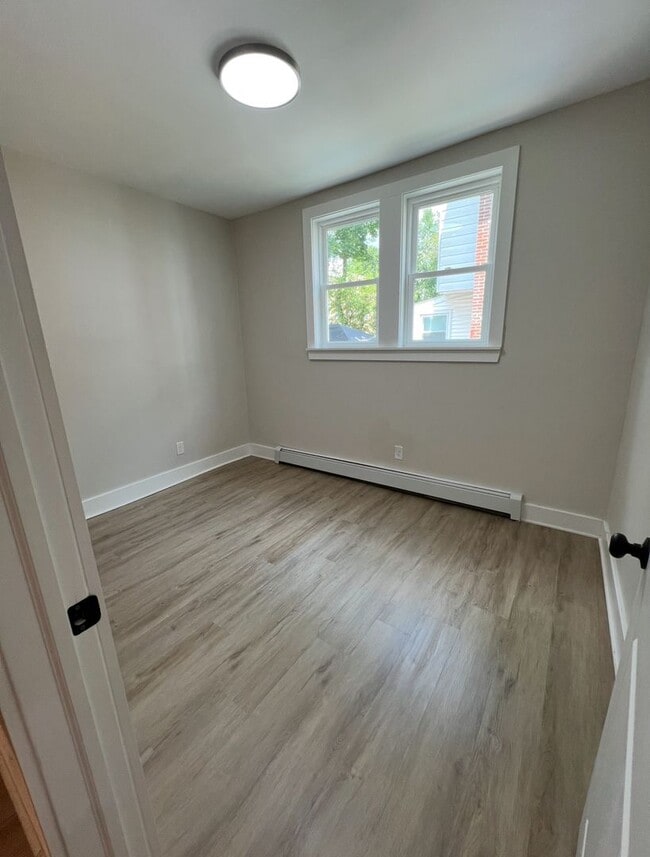 Building Photo - A Rare 5 Bedroom Renovated House Available...