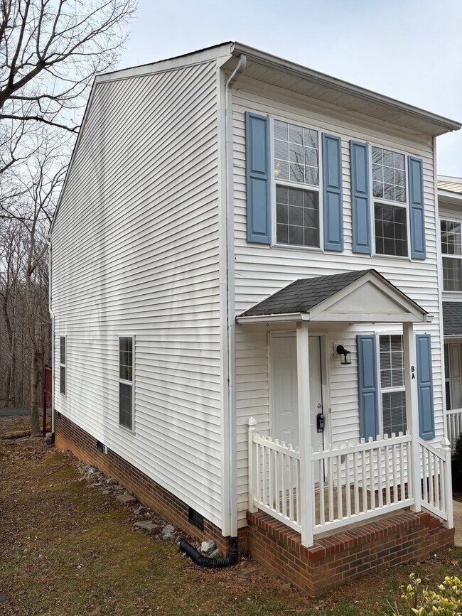 Building Photo - Beautiful 2 story townhome available in Asheboro!