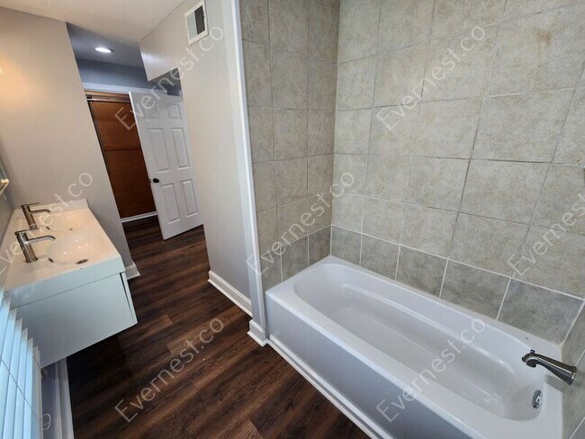 Building Photo - 41 Delta Pl NE