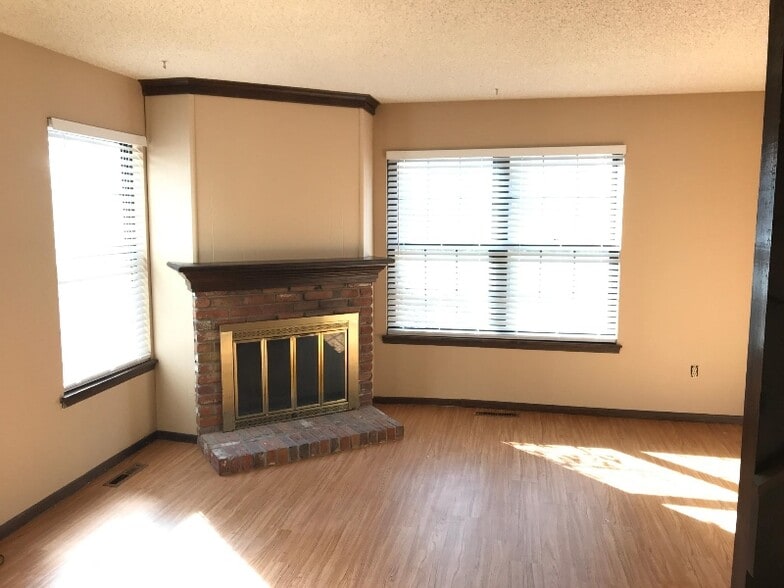 Building Photo - 6941 S Knolls Way