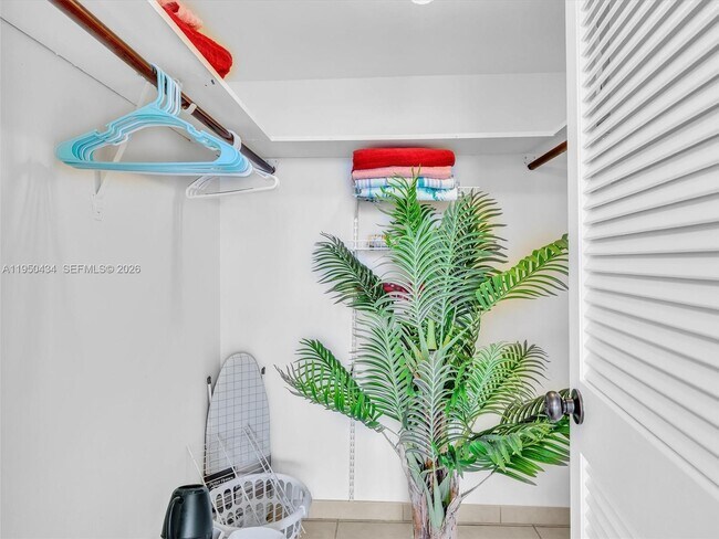 Building Photo - 3140 S Ocean Dr