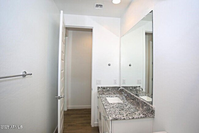 Building Photo - 2558 W Pecan Rd