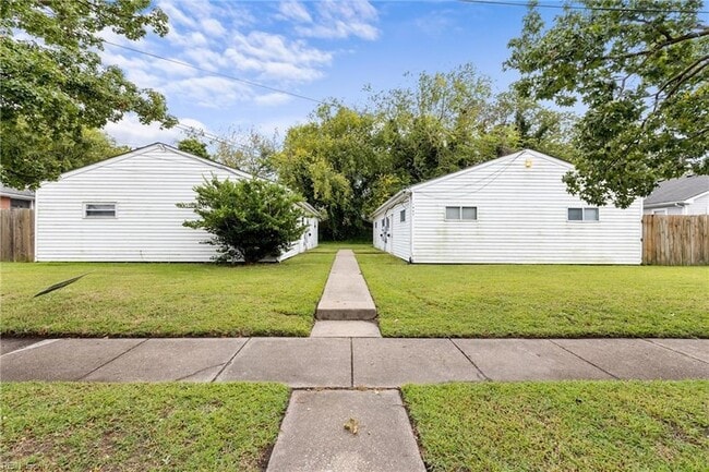 Primary Photo - 1443 W 40th St