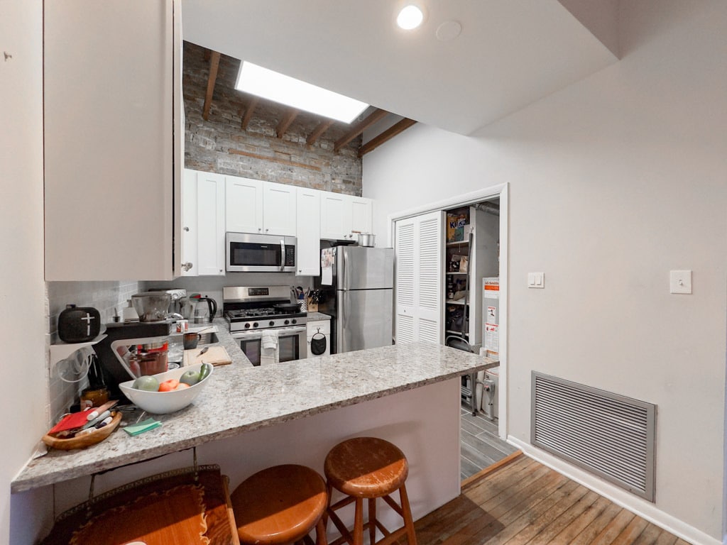 Building Photo - 2136 N Clifton Ave