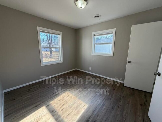 Building Photo - 300 Brackleigh Ln