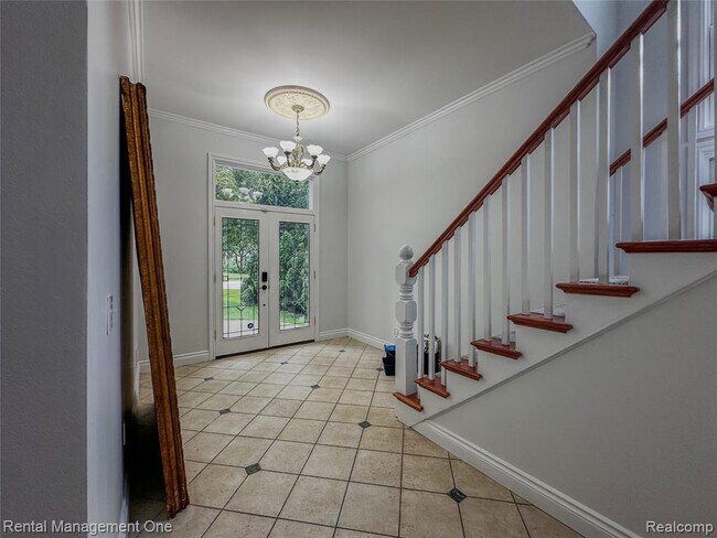 Building Photo - 5742 Putnam Dr