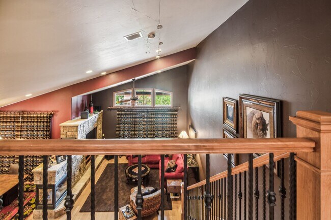 Building Photo - Downtown Frisco! Tons of space, amazing lo...