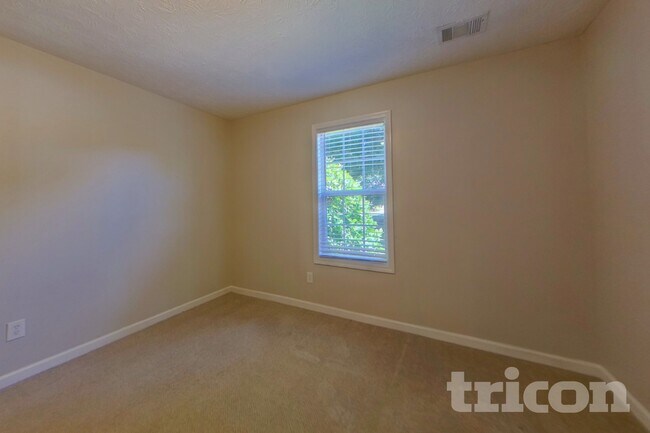 Building Photo - 460 Vinemont Ridge