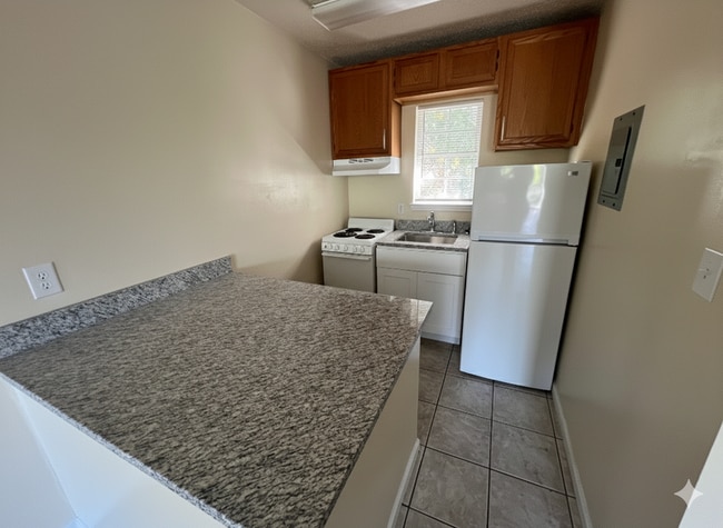 Building Photo - 115 Shell Ave SE