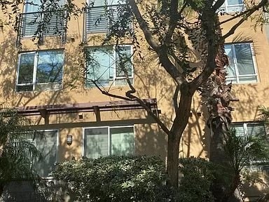 Building Photo - 6400 Crescent Prk E