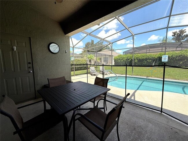 Building Photo - 8127 Fan Palm Way