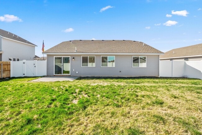 Building Photo - Newer 3 Bedroom, 2 Bath Airway Heights Ran...
