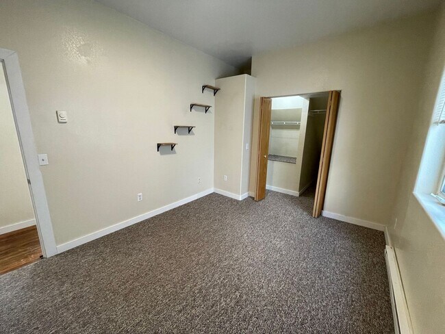 Building Photo - 416 N 15th Ave E