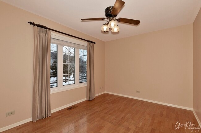 Building Photo - 1227 S Parkside Dr