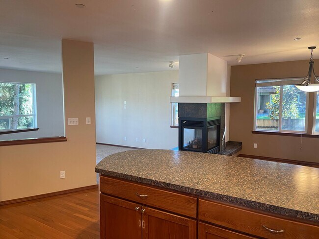 Building Photo - Gorgeous custom built home