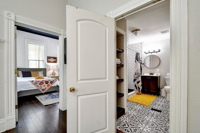 Building Photo - 319 E Courtland Pl