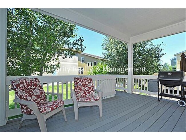 Building Photo - 3367 Fantasy Pl