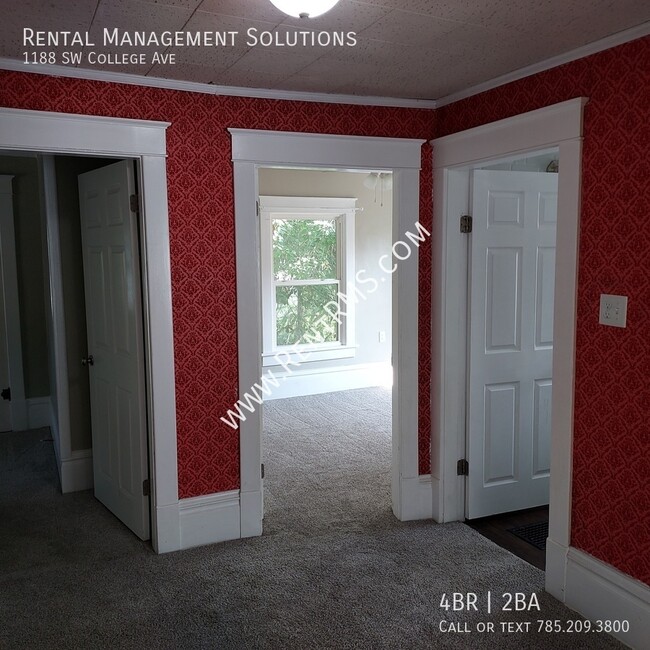 Building Photo - **MOVE-IN SPECIALS**1188 SW College Ave - ...