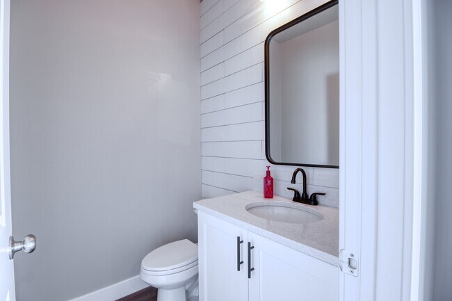 Building Photo - 8636 N Cypress Alley