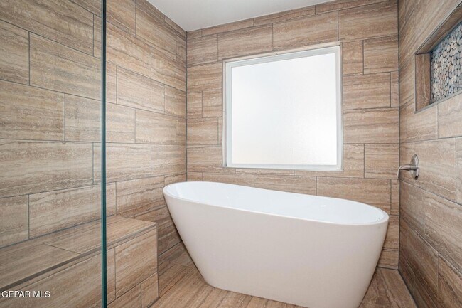 Building Photo - 2241 Tierra Delmonte Dr