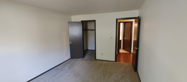 Building Photo - 5101 N Lovers Lane Rd