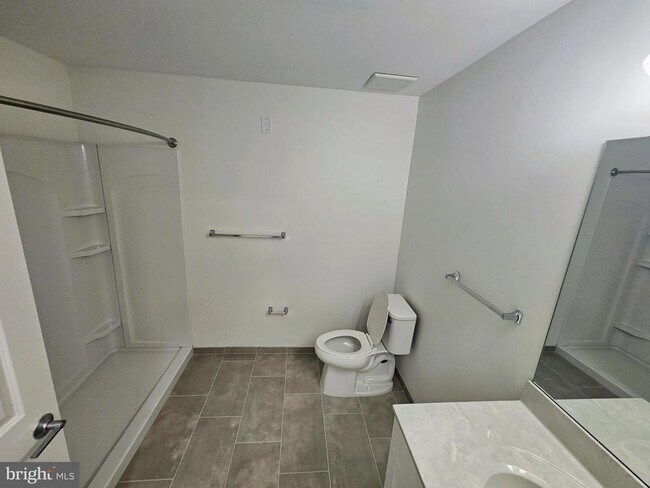 Building Photo - 200 Hamilton Ave