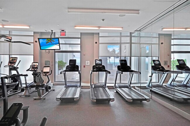 Building Photo - 3535 S Ocean Dr