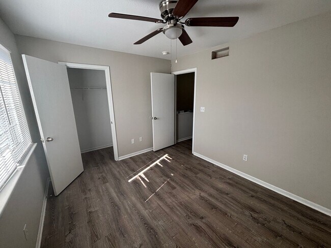 Building Photo - 1425-1427 Bodie Dr.