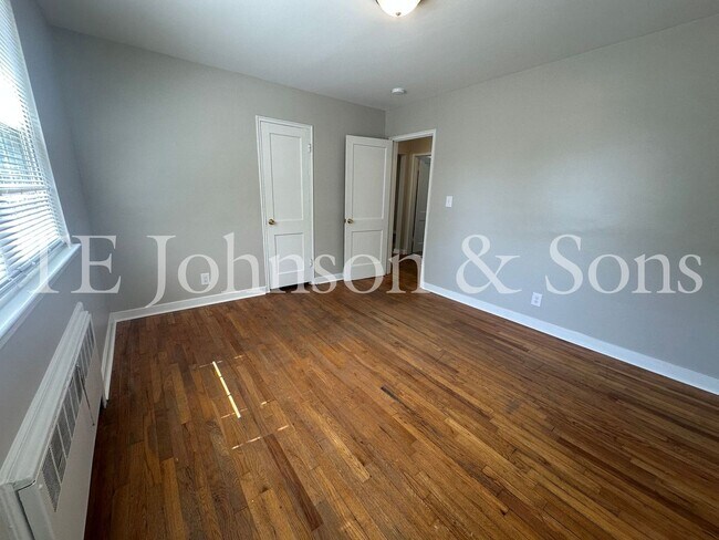 Building Photo - Spacious 2 Bedroom Condo