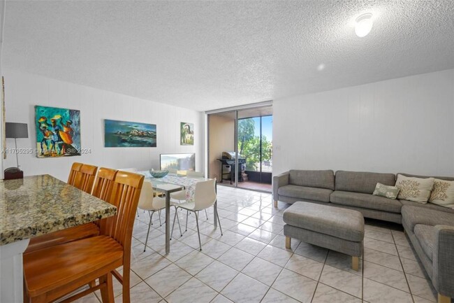 Building Photo - 3 bedroom in Hallandale FL 33009