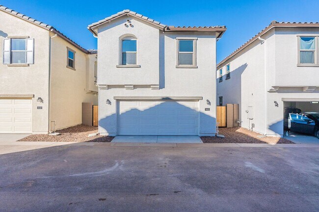 Building Photo - Three Bedrooms! Newer Neighborhood - conve...