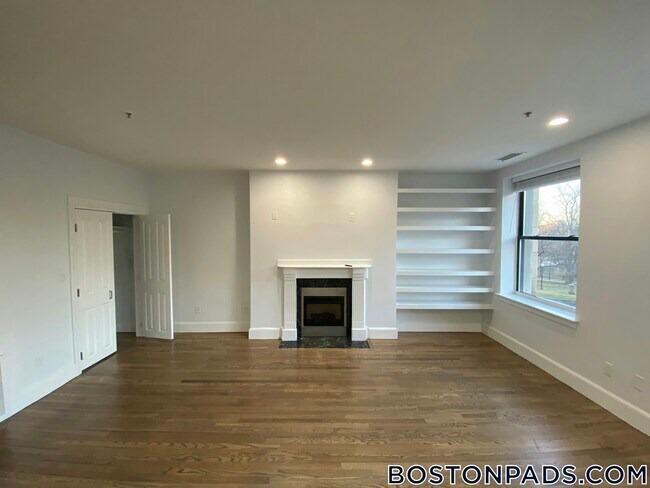 Building Photo - 140 Boylston St