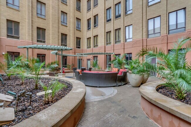 Building Photo - 114 W Adams St