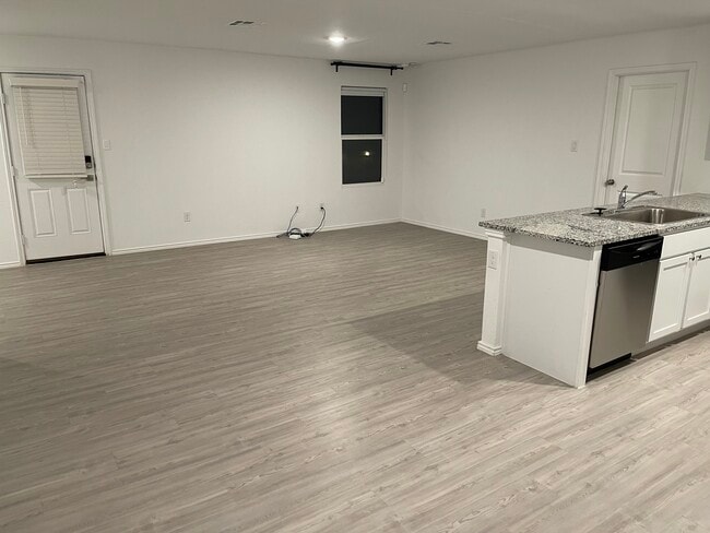 Building Photo - 4127 Cove Fls