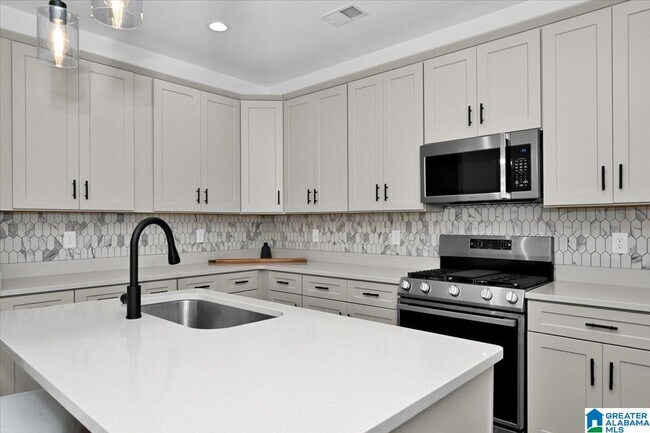 Building Photo - 304 GARDEN St