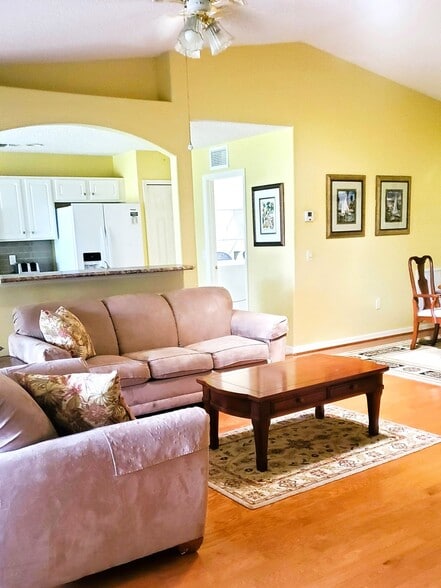 Building Photo - 32937 Enchanted Oaks Ln