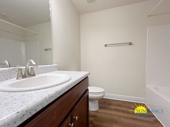 Building Photo - Stunning 4 Bedroom Home in Willow Creek Pl...