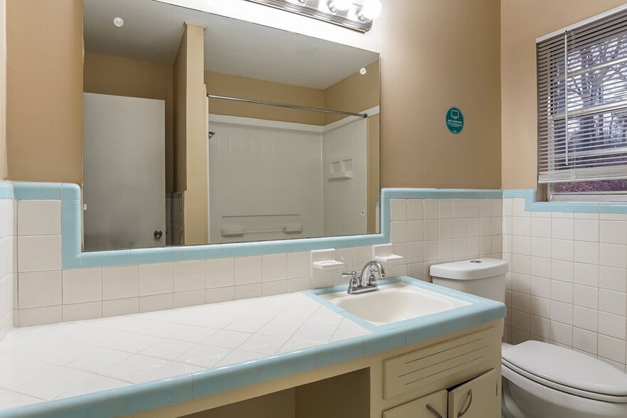 Building Photo - 621 27th Ave